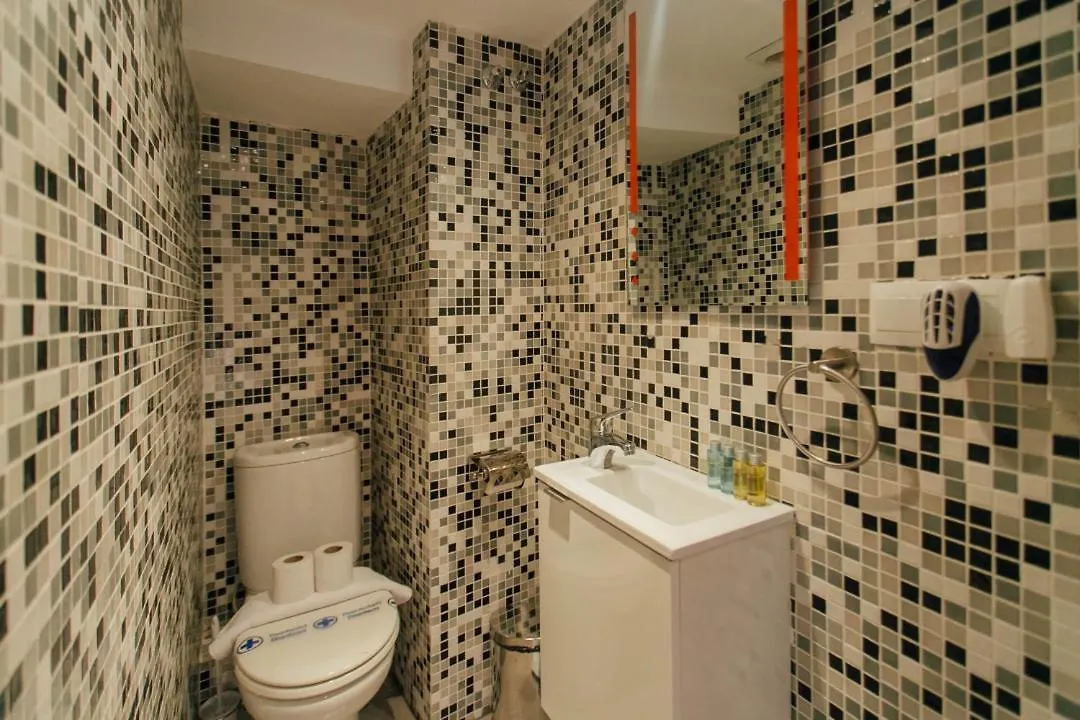 Cozy Apartment Next To The Alameda -2Bdrm 1,5 Bath Sevilla