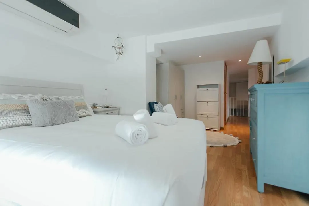 Cozy Apartment Next To The Alameda -2Bdrm 1,5 Bath Sevilla Spanien