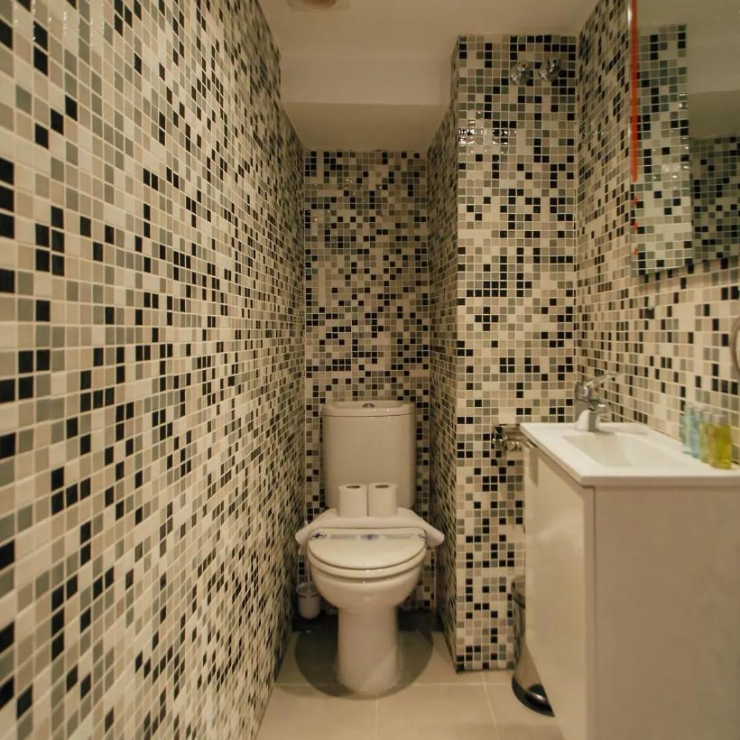 Cozy Apartment Next To The Alameda -2Bdrm 1,5 Bath Sevilla
